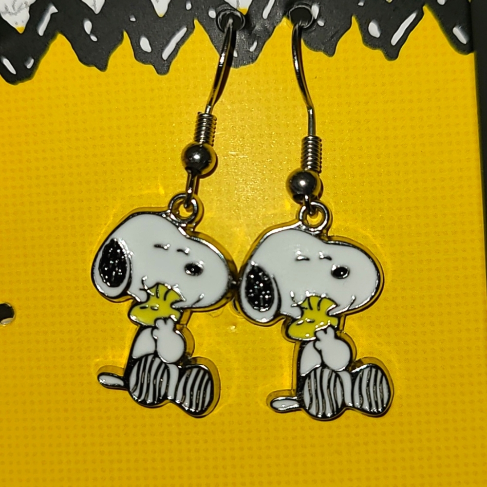 Peanuts Snoopy Earrings NWOT